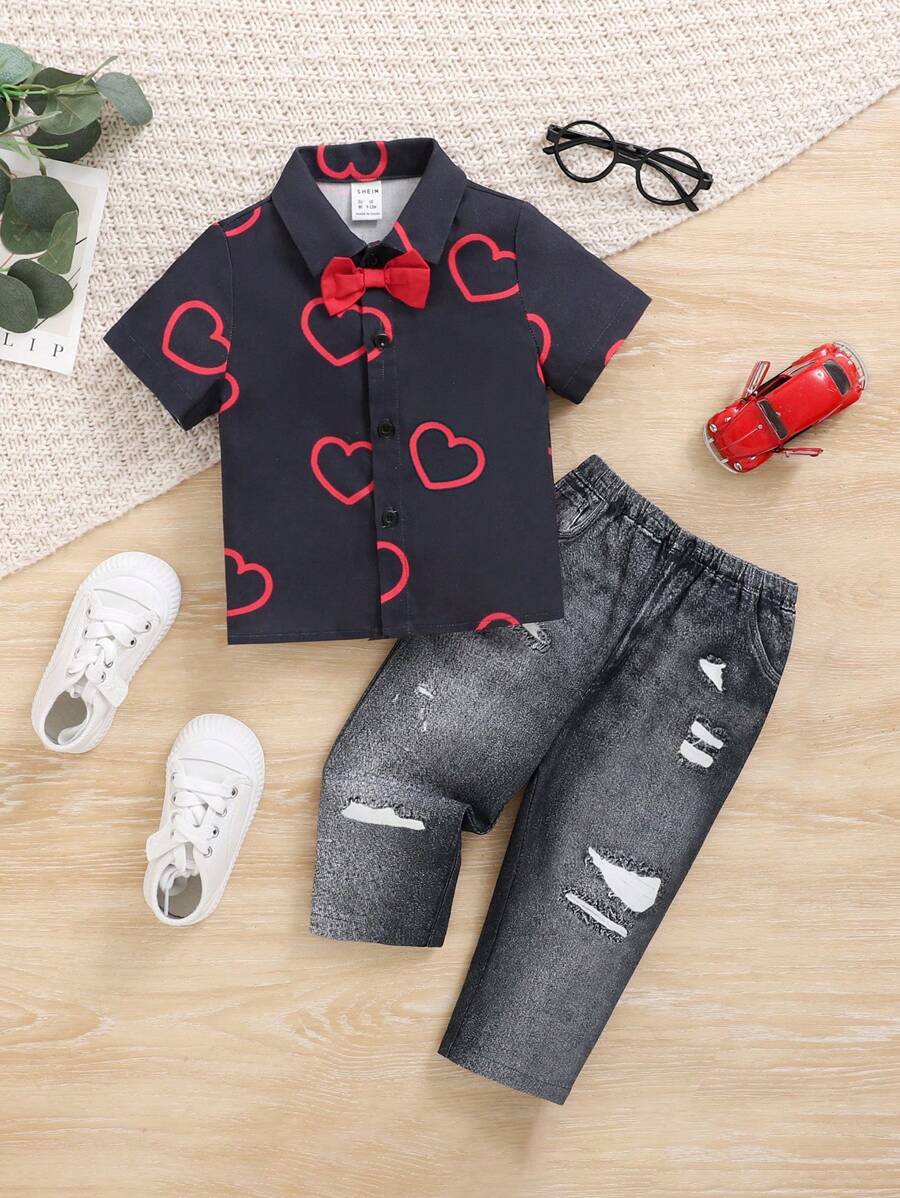 SHEIN Ensemble deux pièces pour bébé garçon composé d'une chemise décorative à motif de nœud et de cœur, et d'un pantalon effet jean