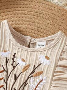 SHEIN Vintaside Kids 2023年時尚休閒可愛拼接波紋條紋刺繡荷葉邊彈性腰嬰兒女裝 - 杏色 - 查看 5