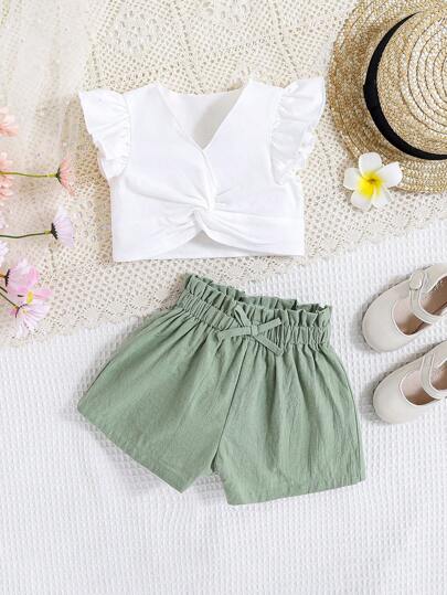 مجموعة بلوزة بأكمام تطاير و شورت للرضع من الإناث بلون صلب عشوائي و تفاصيل ملتوية على الأمام.