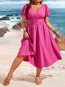 SHEIN Holidaya 加大尺寸紋理聚攏短袖連身裙,有彈力腰部,流蘇袖 - 玫紅色 - 查看 4