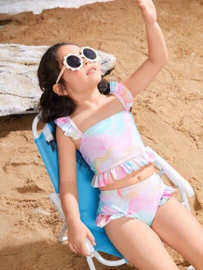 年轻女孩彩色扎染印花比基尼套装夏日海滩