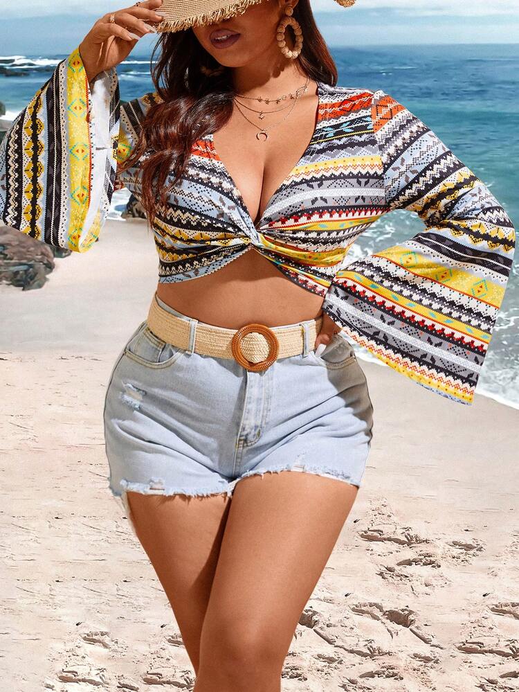 Plus Size Women's Geometric Pattern Flare Sleeve T-Shirt