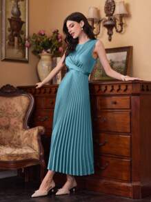 Modelyn Women's Solid Color Simple Pleated Dress