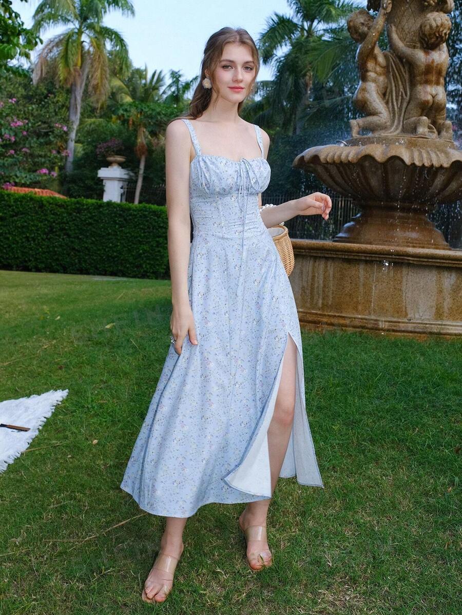 Vestido de tirantes con abertura alta y estampado floral disperso para mujer