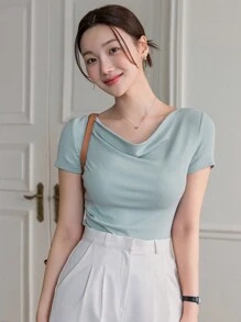 DAZY Solid Short Sleeve Stretchy Women's T-Shirt With A Drape Neckline - Green - View 1