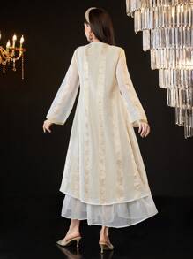 Al Najma V領分層荷葉邊連身裙 - 彩色 - 查看 2