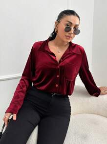 RueChic Kích thước lớn Nhung Áo sơ mi Với Mặt trước Túi Và Tay áo dài - Màu Đỏ Sâu - Xem 3