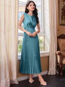 Modelyn Women's Solid Color Simple Pleated Dress