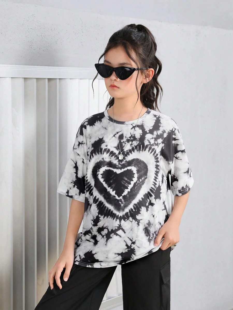 SHEIN Tween 女孩休閒運動圓領落肩心形圖案紮染短袖夏季 T 卹 - 黑色 - 查看 1