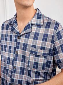 Conjunto De Ropa De Estar Por Casa Para Hombre Con Camisa De Cuadros De Manga Corta Y Pantalón Corto Con Bordes Enrollados