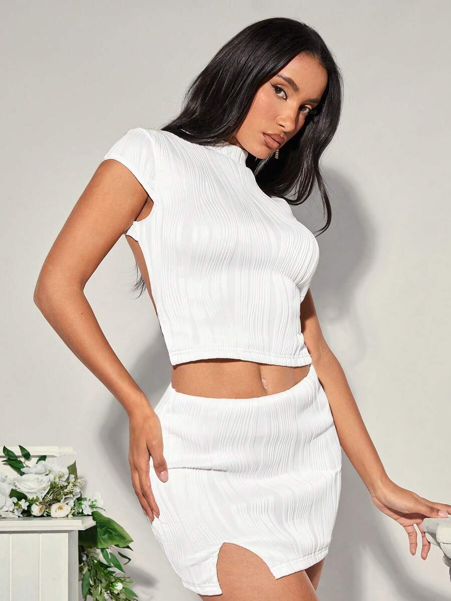 SHEIN BAE Kurzärmeliges Cropped T-Shirt Für Frauen, Einfarbig Mit Cutout Rücken- Und Riemen-details Und Stehkragen