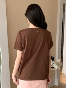 DAZY 女款短袖t卹,印有口號字樣 - 棕色 - 查看 2