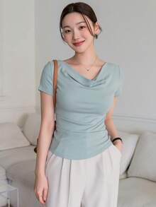 DAZY Solid Short Sleeve Stretchy Women's T-Shirt With A Drape Neckline - Green - View 5