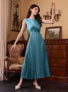 Modelyn Women's Solid Color Simple Pleated Dress