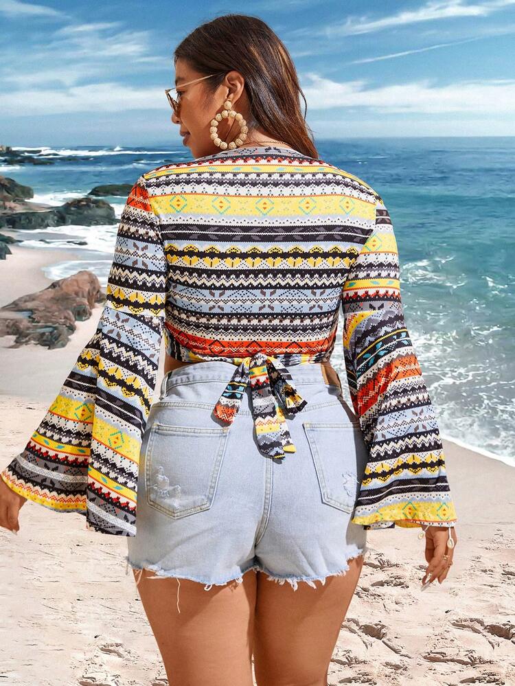 Plus Size Women's Geometric Pattern Flare Sleeve T-Shirt