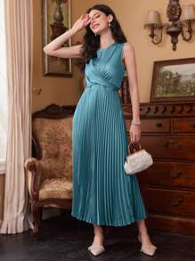 Modelyn Women's Solid Color Simple Pleated Dress