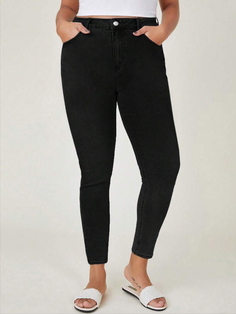 SHEIN EZwear Plus Size Women's Slim Fit Cropped Jeans - Black - View 1