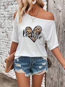 SHEIN LUNE 豹紋心形圖案和標語的非對稱領t恤 - 白色 - 查看 5