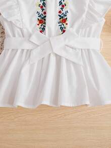 SHEIN 年輕女孩寬鬆休閒襯衫,有褶邊下擺和刺繡花朵 - 白色 - 查看 4