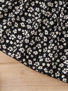 SHEIN Young Girls' Solid Hollow Out Embroidery Top And Ditsy Floral Printed Dress 2pcs/Set