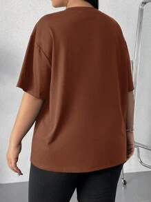SHEIN EZwear 大尺碼女款圓領t恤,文字印花和浮雕效果 - 咖啡棕 - 查看 2