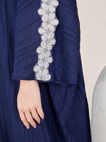 Al Najma 女士刺繡貼花凹口領格子袍 - 藍色 - 查看 4