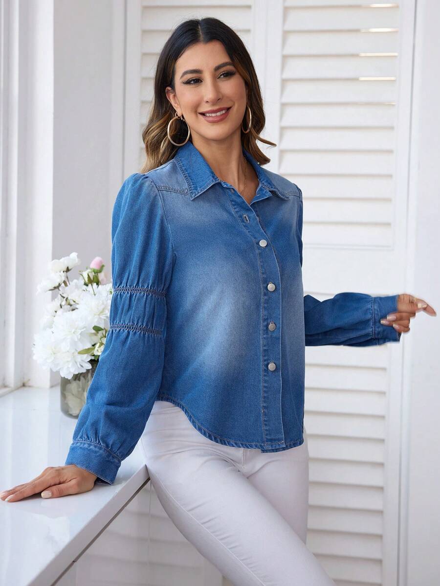 SHEIN Privé قميص جينز بأكمام منتفخة تدرج لوني - أزرق فاتح - مشاهدة 1