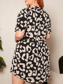 SHEIN CURVE+ Kích thước lớn Cổ chữ V In hoa Báo Đầm - Nhiều màu - Xem 2