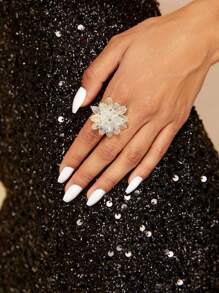 SHEIN Belle Anillo De Bola De Flor Hecho A Mano De Moda - Blanco - Ver 2