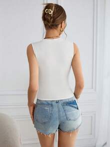 SHEIN Essnce 女士夏季休閒顏色分塊不對稱縫邊背心 - 黑與白 - 查看 2