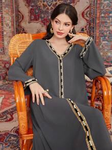 Al Najma 女士阿拉伯带 V 领前纽扣素净长袖连衣裙 - 深灰色 - 查看 5