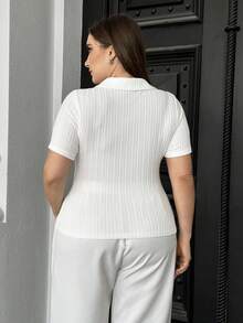 SHEIN Essnce 大尺碼女款立領羅紋短袖 T 卹