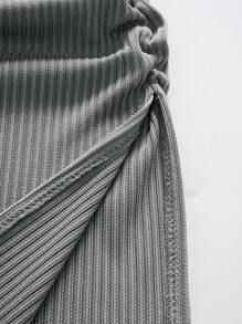 SHEIN Essnce 純色肋編不對稱領口中空打褶裙 - 灰色 - 查看 4