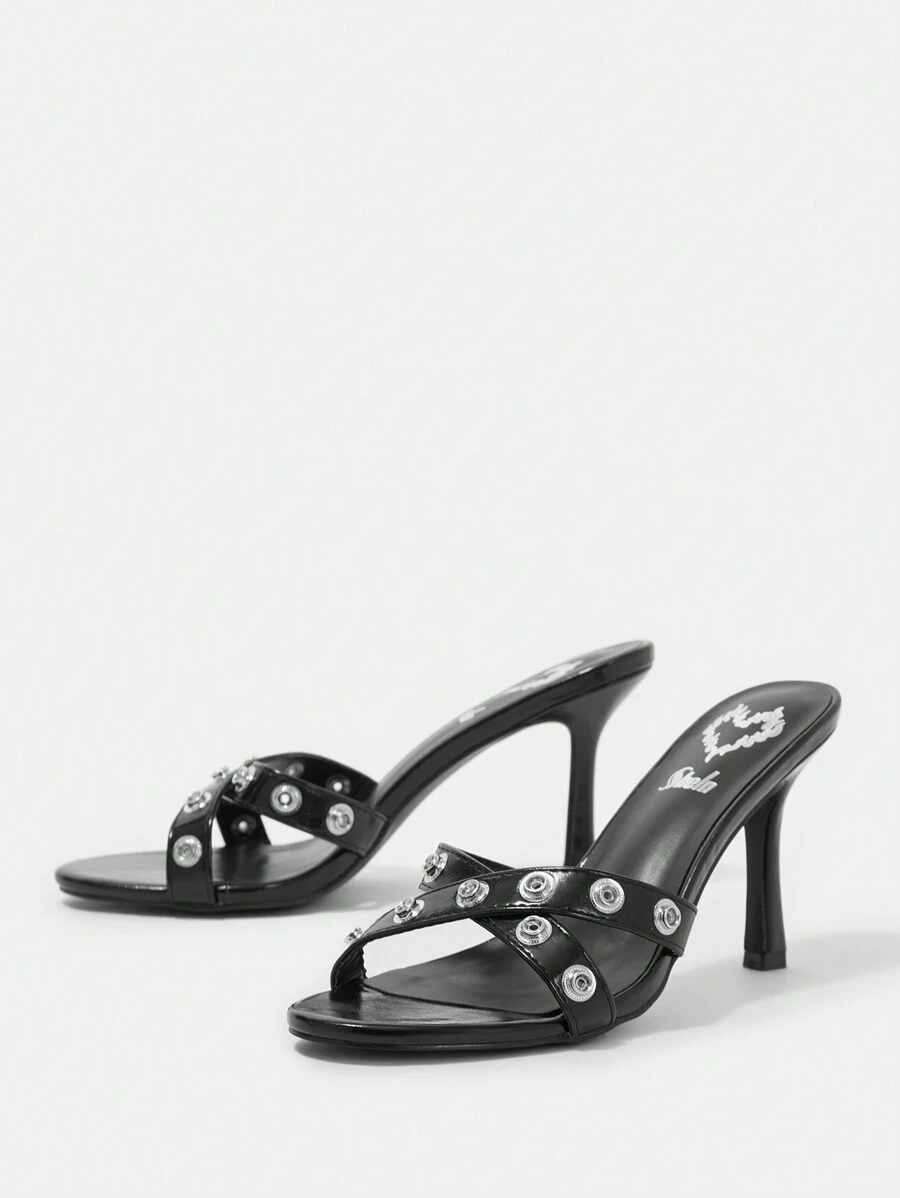 黑色與銀色飾釘涼鞋,女性圓頭高跟鞋 - 黑色 - 查看 1