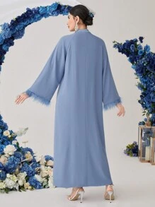 Al Najma 女性拼接毛袖阿拉伯風格連衣裙 - 淺藍色 - 查看 2