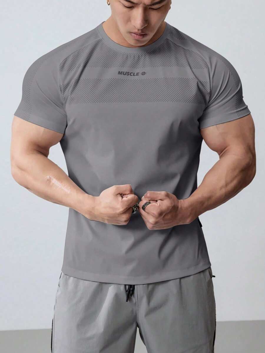 Manfinity Sport Corelite Camiseta deportiva básica de manga raglán con gráfico de letra estilo novio, parte superior transpirable para gimnasio - Gris - Ver 1