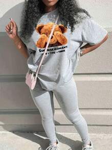 SHEIN Essnce 女性大碼短袖t卹,設有標語和卡通熊印花 - 灰色 - 查看 1