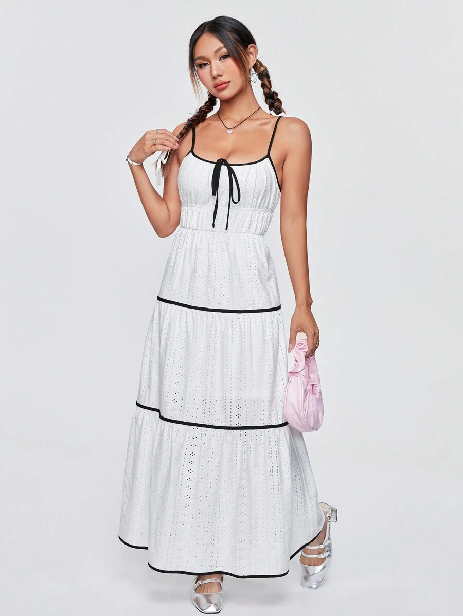 SHEIN Qutie 女士色塊邊緣,多層拼接,斷褶,凸花,吊帶連身裙 - 黑與白 - 查看 1