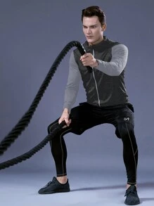 Conjunto deportivo para hombre de 5 piezas con mangas raglán con gráficos de letras y costuras superpuestas, ropa de gimnasio para hombres, traje atlético, conjunto de pantalones cortos para hombres - Gris - Ver 4