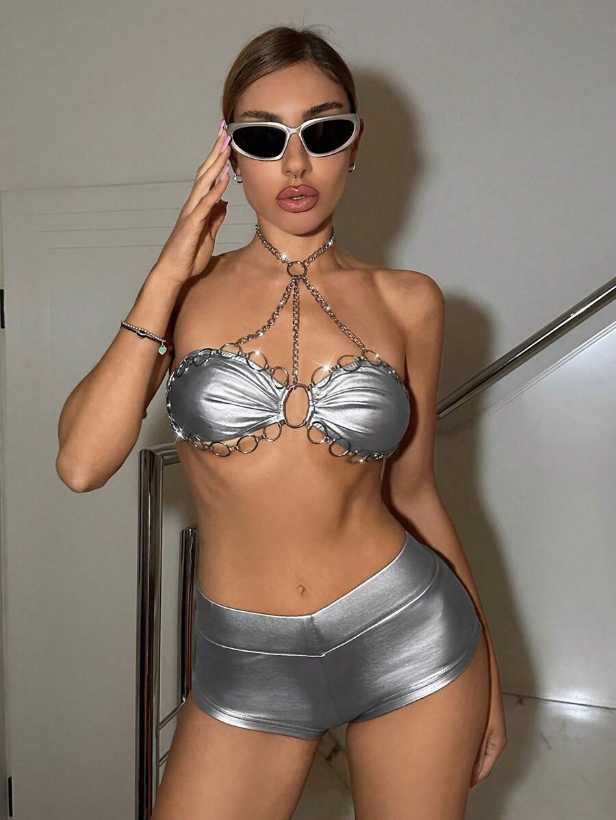 SHEIN ICON Chuỗi kim loại Trang trí Áo hai dây & Thấp-Nâng cao Ngắn Bộ quần short - Bạc - Xem 1