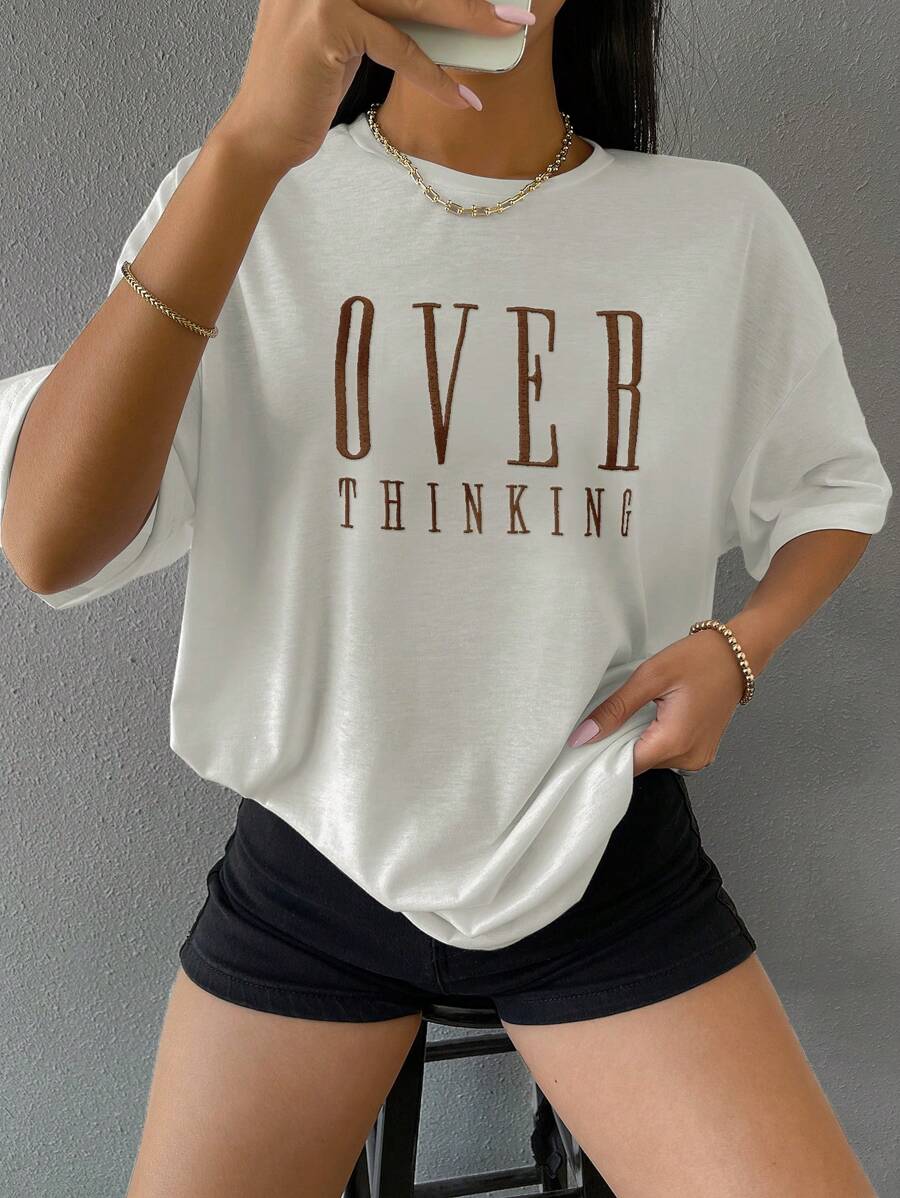 Chiquease Camiseta gráfica de hombro caído con estampado de eslogan para mujer - Beis - Ver 1