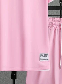 Manfinity Homme Conjunto de camiseta de manga corta y pantalones cortos con recorte de color bloque rosado para salir, para hombre
