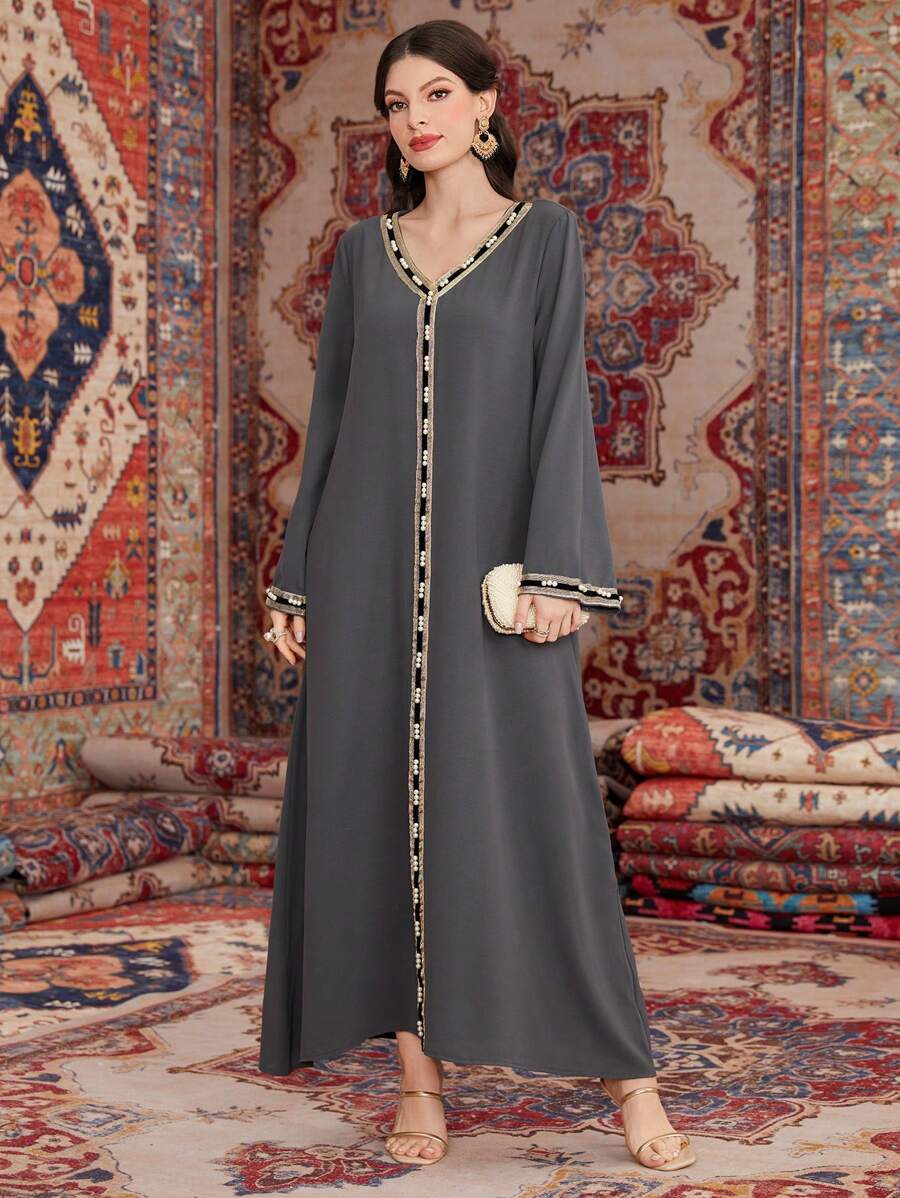 Al Najma 女士阿拉伯带 V 领前纽扣素净长袖连衣裙 - 深灰色 - 查看 1