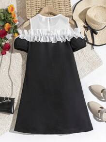 SHEIN Vestido De Moda Para Niñas Preadolescentes Con Hombros Descubiertos, Doble Botonadura, Dobladillo De Volantes Y Colores De Contraste Elegantes Y Dulces.
