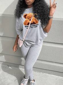 SHEIN Essnce 女性大碼短袖t卹,設有標語和卡通熊印花 - 灰色 - 查看 6