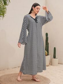 Al Najma 千鳥格紋長袖阿拉伯風格連身裙 - 黑與白 - 查看 7