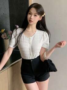 DAZY Áo thun tay ngắn cổ tròn cài nút phía trước, áo crop top nữ thời trang thanh lịch - trắng - Xem 6