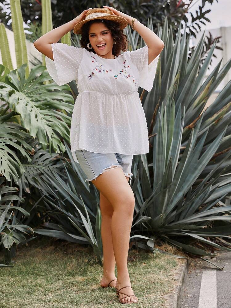 Plus Size Women's Embroidered Shirt With Ruffle Hem