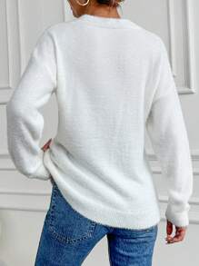 RueChic Solid Crossover Fuzzy Sweater - trắng - Xem 4