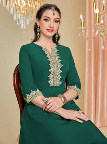 Divindia Women's Kurta Top With Embroidered Flower Decoration Style Indian - Green - View 6